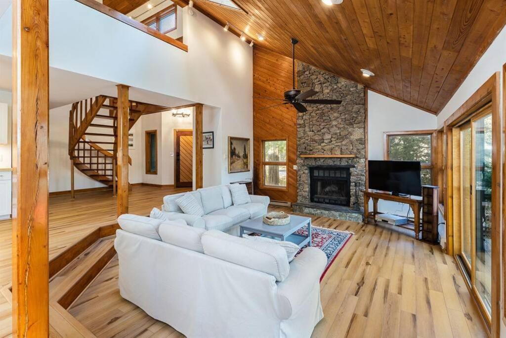 7Th Hole Chalet At Wintergreen Resort Hot Tub, Sauna & 3 Fireplaces Exterior photo