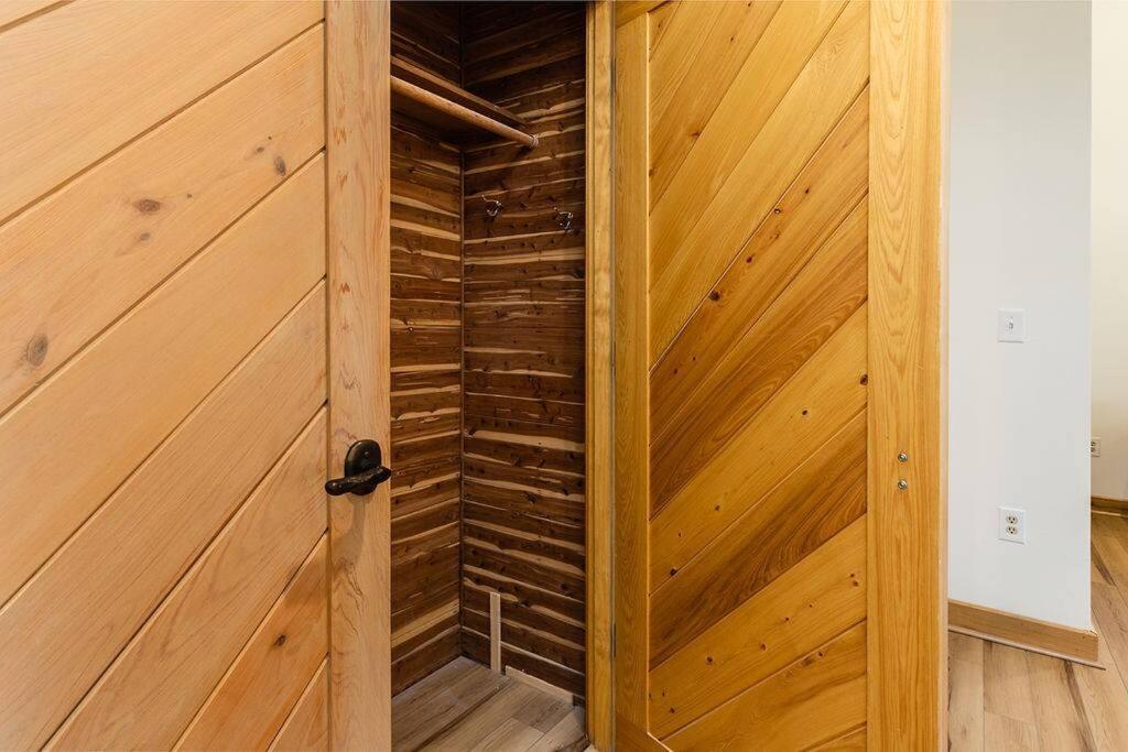 7Th Hole Chalet At Wintergreen Resort Hot Tub, Sauna & 3 Fireplaces Exterior photo