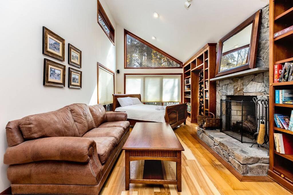 7Th Hole Chalet At Wintergreen Resort Hot Tub, Sauna & 3 Fireplaces Exterior photo